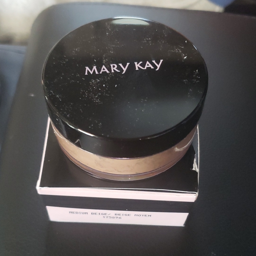 Mary Kay Medium Beige Setting Powder